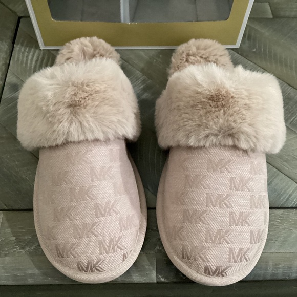 MICHAEL MICHAEL KORS Women's Tula Scuff Slip-On Cozy Slippers, size 10 - Picture 1 of 7